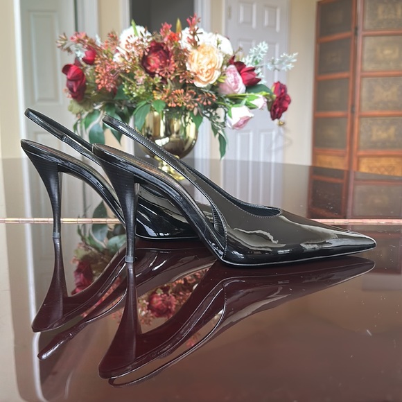 Saint Laurent Slingback Pump With a Pointed Toe - Picture 3 of 14